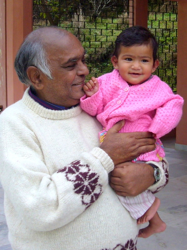 https://www.canserve.ca/wp-content/uploads/2015/10/Joti-with-baby-Prathma.jpg